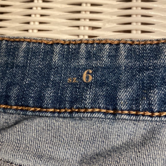 White House Black Market semi distressed, zipper, skinny jeans, size 6 - Picture 7 of 9